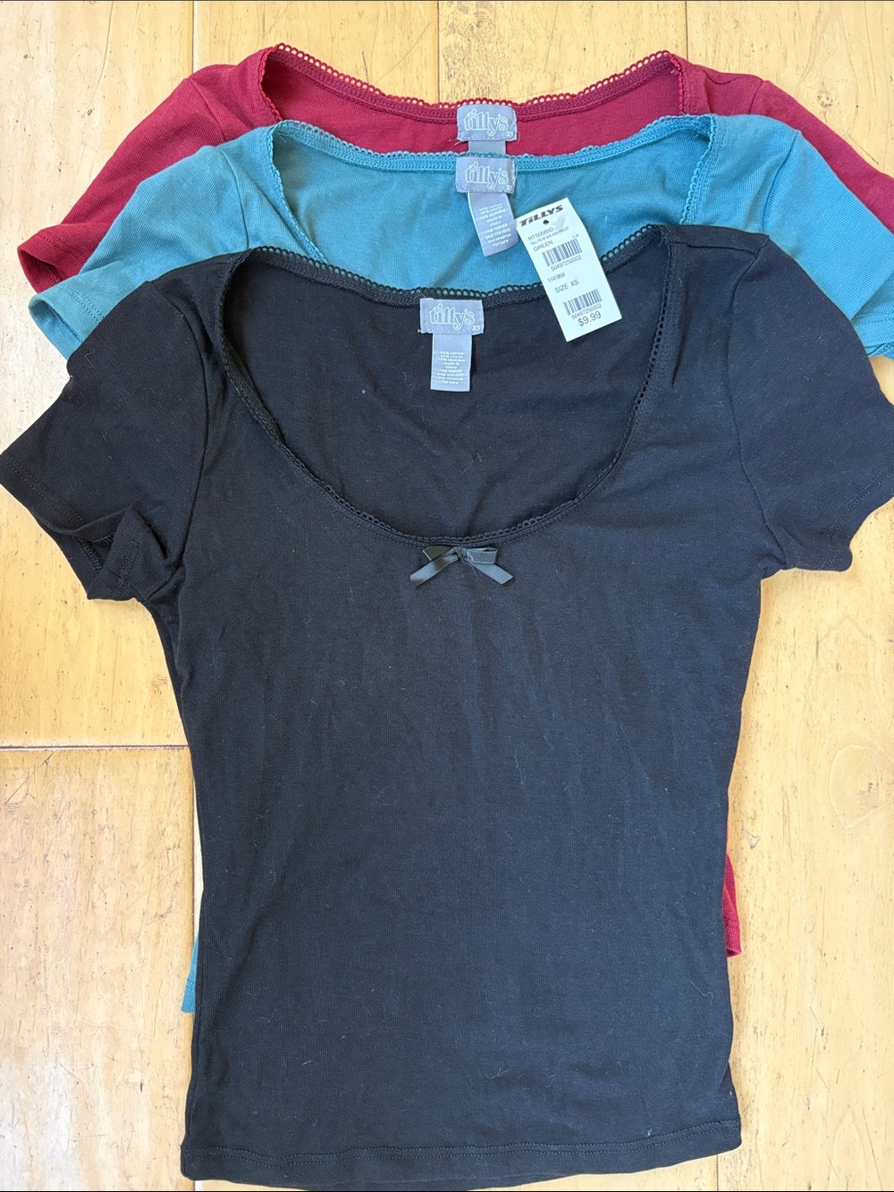 Tillys Ribbed Scoop Neck Tees 3Pack. XS 1 black, 1 blue-green & 1 crimson red